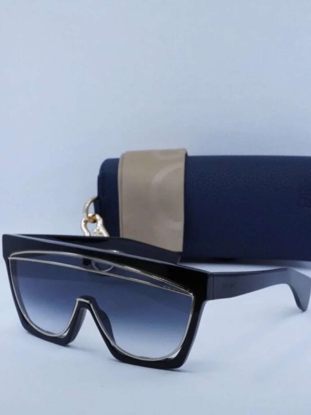 Loewe LW40012I 05B Shield Sunglasses – Black/Gold \Gradient Smoke